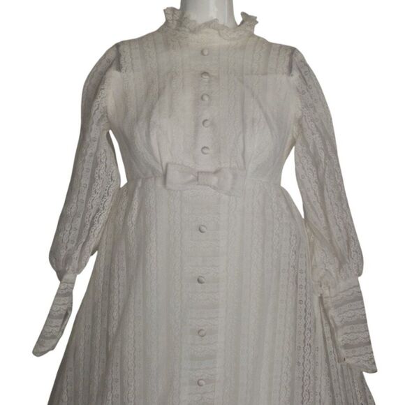 Vintage WEDDING Dress, XXS, All Lace, Long sleeve, POOFY skirt w/Train, 60s/70s - Picture 2 of 12